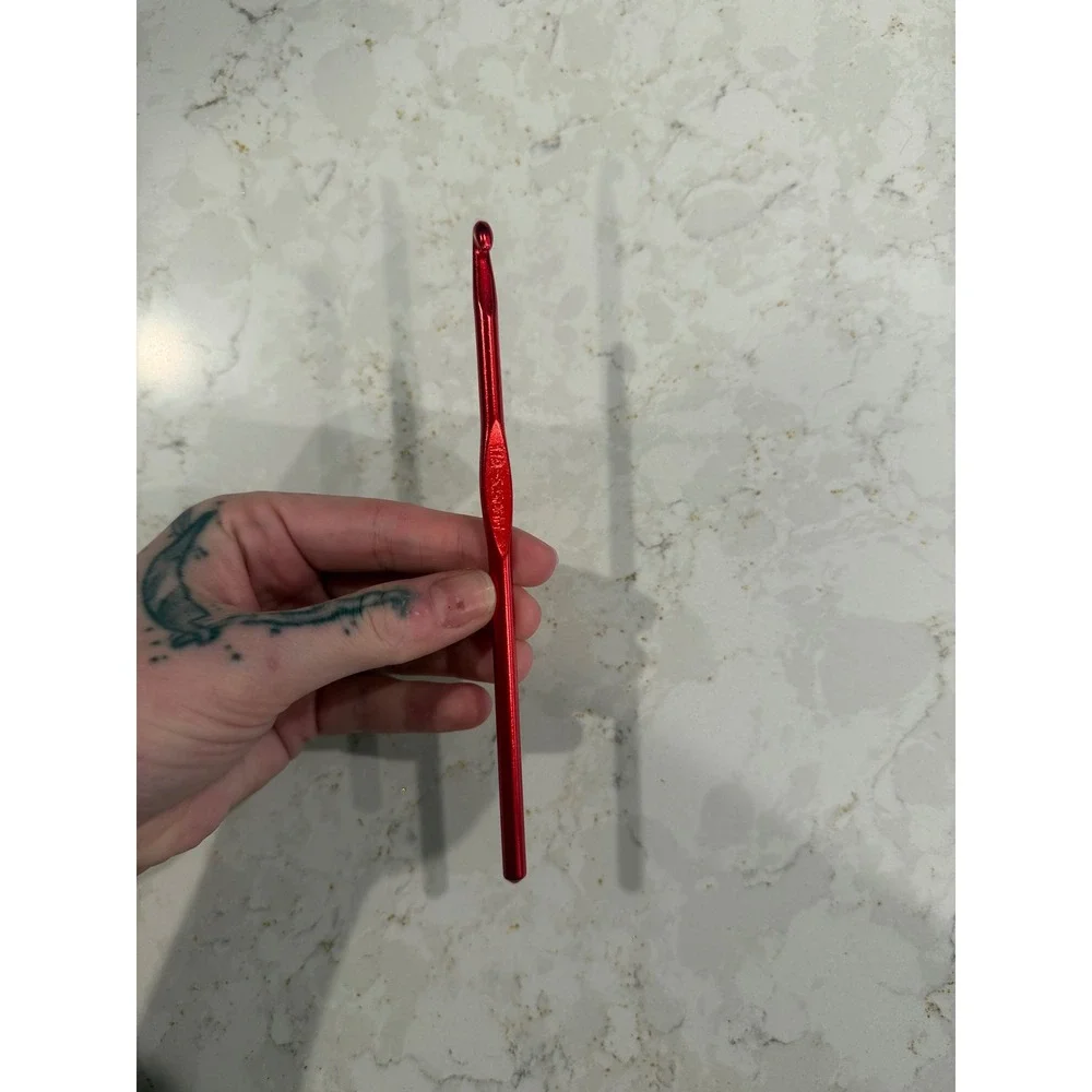 Unbranded aluminum crochet